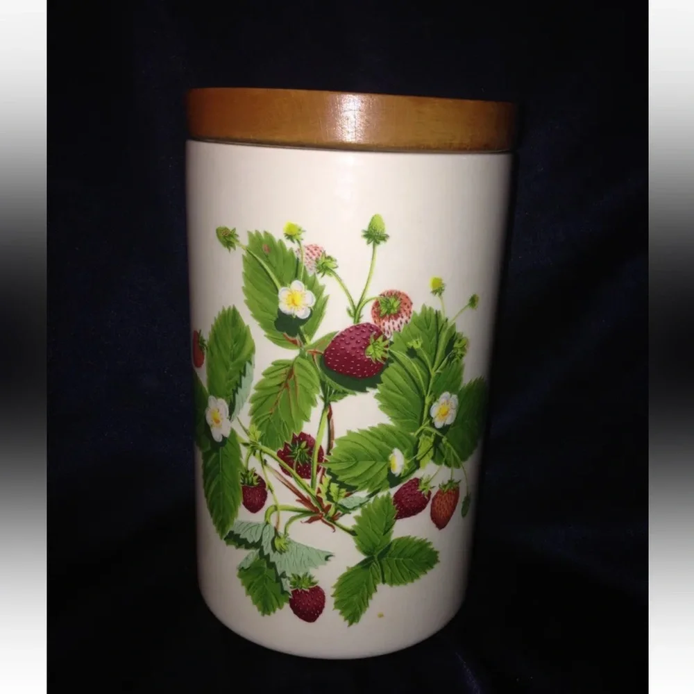 PORTMEIRION SUMMER STRAWBERRIES FLOUR CANISTER 8 1/4